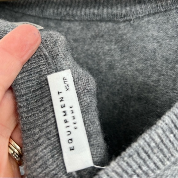 EQUIPMENT grey cashmere sweater with v back - Picture 5 of 6